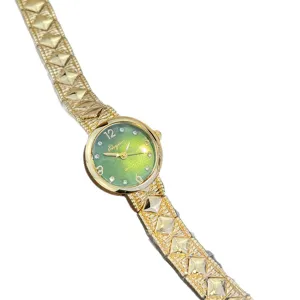 Damen Quarzuhr mit grünem Zifferblatt und stilvollem geflochtenen Kettenarmband für Alltag.