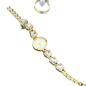 Goldene Damen Quarz Armbanduhr mit Kristall Schmetterling Armband elegante Modeuhr Accessoire