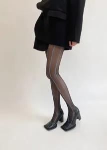 Collants noirs transparents à fin motif jacquard épi bleu vertical, vue de détail.
