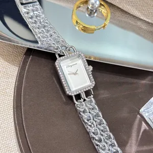 Damen Quarzuhr mit rechteckigem Strassgehäuse und doppeltem Kettenarmband Stil.