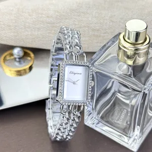 Damen Quarzarmbanduhr mit rechteckigem Zifferblatt Strass und Doppelkette Silber.