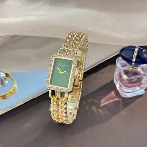 Damen rechteckig grüne Zifferblatt Diamant Quarz Uhr mit elegantem goldenen Doppelketten Armband.