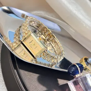 Exquisite goldene Vintage Quarzuhr mit rechteckigem Zifferblatt und speziellem Metallarmband.