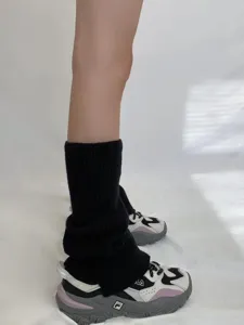 Calentadores de punto negro para mujer, calcetines altos de invierno cálidos y elegantes.