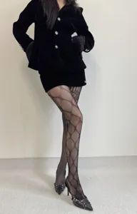 Collants résille noirs sexy avec motif de losanges et cœurs, légers et élégants.