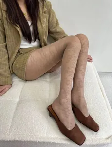 Sheer floral jacquard pantyhose for women, elegant slim fit tights with vintage rose pattern.