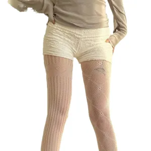 Collants résille sexy avec design de short en dentelle délicate pour femmes printemps été.