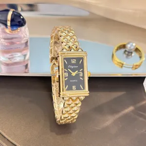 Damen Vintage rechteckige Quarzuhr Gold Metall Kettenarmband schwarzes Zifferblatt Uhr