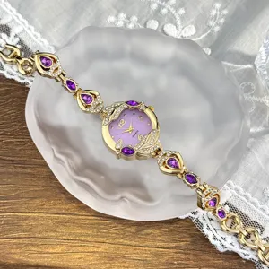 Reloj de cuarzo dorado mujer esfera morada pulsera diamante, diseño de joyería de lujo elegante.