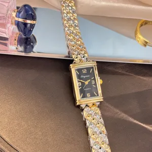 Vintage rechteckige Quarzuhr mit Bubble-Metallarmband, elegant im Armbandstil für Damen.