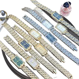 Damen Rechteck Quarzuhr mit einzigartigem Blasen-Metallarmband und stilvollen Vintage-Zifferblattfarben.