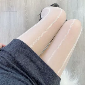 Collants transparents pour femmes avec motif à rayures jacquard verticales, vêtement élégant.