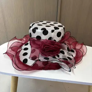 Damen Pünktchen Breitrand Sonnenhut mit weinroter Organza Blume, eleganter Sommer Strandhut.