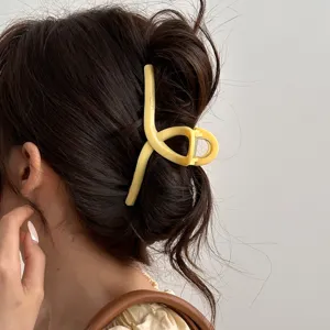 Pince à cheveux unie jaune vif pour femmes, accessoire de coiffure quotidien élégant.
