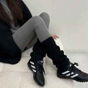 Collants côtelés gris pour femme avec motif losanges, leggings thermiques extensibles.