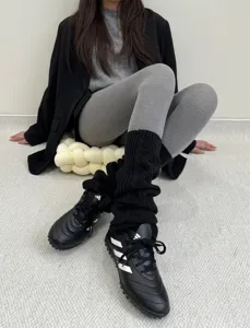 Confortable collant gris pour femme avec beau motif losange et jambieres d'automne.