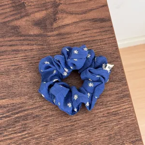 Elastico per capelli floreale blu da donna, carino fermacapelli margherita, morbido porta coda.