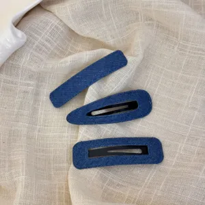 Set van denim blauwe haarspelden, schattige zijklemmen, mooie haaraccessoires voor dagelijks gebruik.