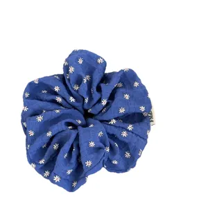 Scrunchie floreale blu e bianco stile coreano per donna, elastico per capelli coda di cavallo.
