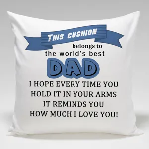 Dekorativer quadratischer Kissenbezug als perfektes Vatertagsgeschenk mit Text.