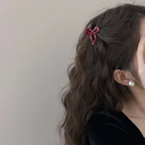 Mini pinza de pelo con lazo rojo para flequillo, pequeño clip elegante para peinados.