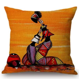 Housse de coussin motif art africain détail, vue rapprochée du tissu style ethnique.