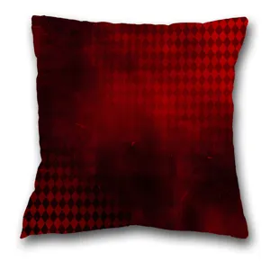 Cojin cuadrado estilo gotico con patron de rombos rojos para decoracion de sofa de sala habitacion.