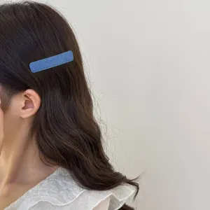 Blauwe denim haarspeld voor vrouwen, eenvoudige rechthoekige zijhaarclip haaraccessoire.