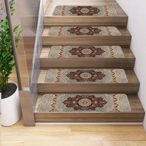 Alfombras geométricas persas vintage para escalones de madera antideslizantes.