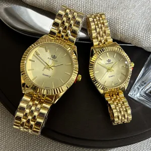 Goldenes Paar Quarzuhren Set mit Metallarmband, stilvolles Luxusdesign für Damen und Herren.