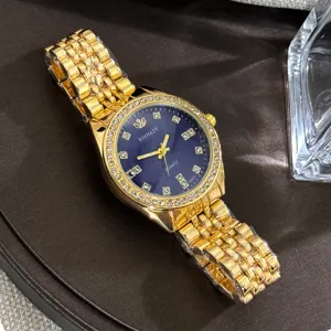 Luxus goldene Quarzuhr für Damen mit blauem Zifferblatt und funkelnden Strasssteinen.