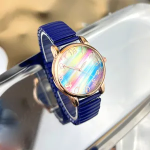Regenbogen QuarzUhr mit blauem Stretch Armband, stilvolle Freizeit Damenuhr für Alltag.