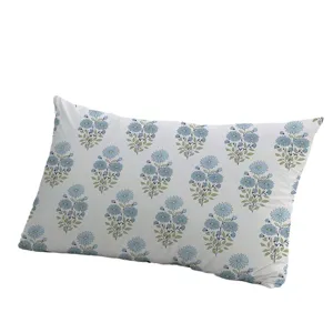 Fodera per cuscino rettangolare stampa floreale, fiori blu copricuscino decorativo.
