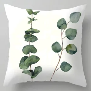 Linnen kussenhoes met groene plantenbladprint, gedetailleerd aquarel eucalyptus kussenontwerp.