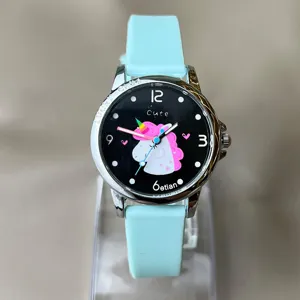Kinder Silikon Quarz Armbanduhr mit niedlichem Einhorn Zifferblatt für täglichen Gebrauch.