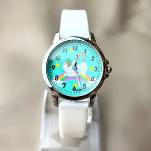 Kinderuhr mit süßem Einhorn-Katze-Zifferblatt, weißem Silikonarmband und Quarzwerk.
