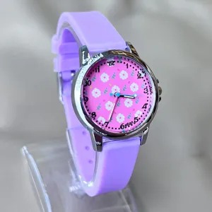 Kinder Quarzarmbanduhr mit lila Silikonarmband und rosa Blumen Zifferblatt, schönes Mädchen Geschenk