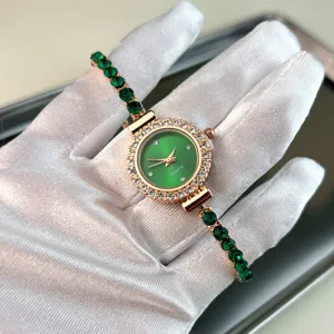 Orologio donna al quarzo con quadrante verde vintage, elegante bracciale in strass.