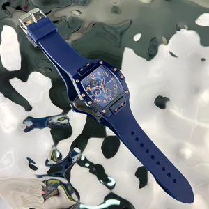 Elegante orologio al quarzo blu con cassa tonneau e cinturino in silicone per ogni occasione.
