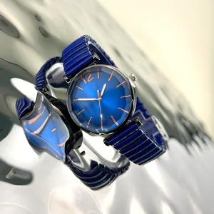 Reloj de cuarzo casual para mujer esfera azul marcadores oro rosa y correa elástica.