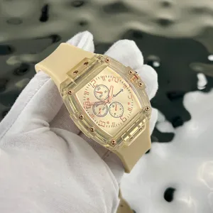Orologio al quarzo tonneau trasparente con quadrante oro rosa e cinturino beige per stile casual.
