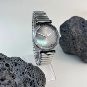Reloj de cuarzo para mujer esfera gris degradado correa elástica diseño sencillo