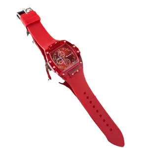 Orologio al quarzo trasparente rosso con cinturino in silicone rosso, cassa tonneau casual.