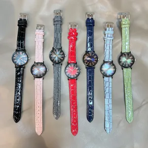 Reloj de cuarzo para mujer con esfera degradada y correa de piel de cocodrilo varios colores.
