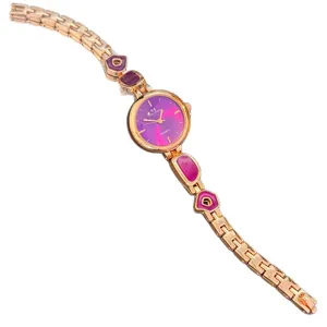 Damen unregelmäßige Quarz Armbanduhr minimalistisch lila Zifferblatt elegante Uhr Hauptansicht