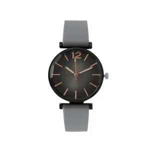 Primer plano detalle de la esfera del reloj de silicona para mujer con degradado y marcas.