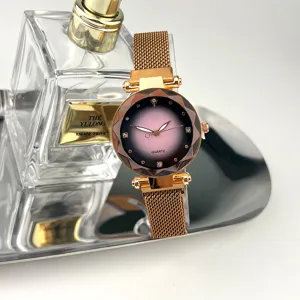 Damen Quarzuhr mit rosafarbenem Farbverlauf, magnetischem Milanaise-Armband und facettiertem Glas.