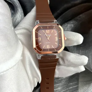 Reloj de cuarzo cuadrado con correa de silicona marrón, elegante reloj para mujeres.