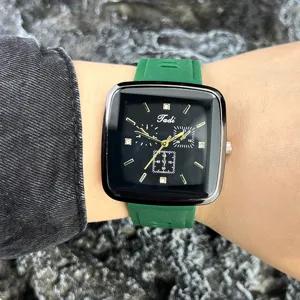 Lässige Quarz-Uhr mit quadratischem Zifferblatt und grünem Silikonarmband für Damen.