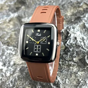 Modische Quarzarmbanduhr mit quadratischem Zifferblatt und braunem Silikonarmband fuer Alltag.
